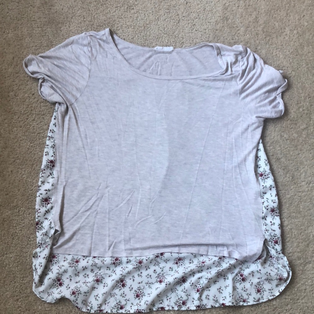 Tanish gray front. Floral back.  Lightweight top.
